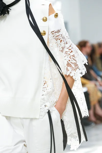 Look 4